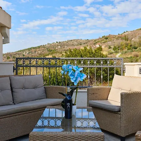 Apartment Bay Hill