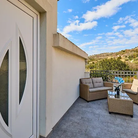 Apartment Bay Hill Mlini